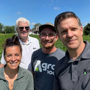 2023 Audrey Vernier, Pierre Migner, william Overbeek et Stéphane Beaucage au champs.