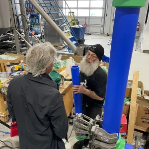 Carl Tremblay à l'usine en 2023